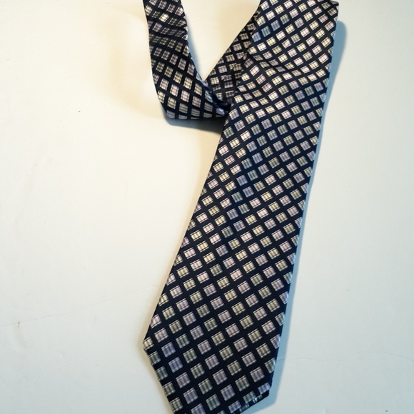Micheal Kors Silk Geometric Diagonal Grid Necktie - Picture 5 of 6